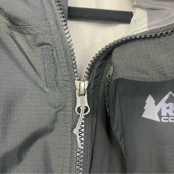 REI Co-op Rainier Peak 2.5L Ripstop Rain Jacket Men’s Size MEDIUM TALL Black - Picture 10 of 16